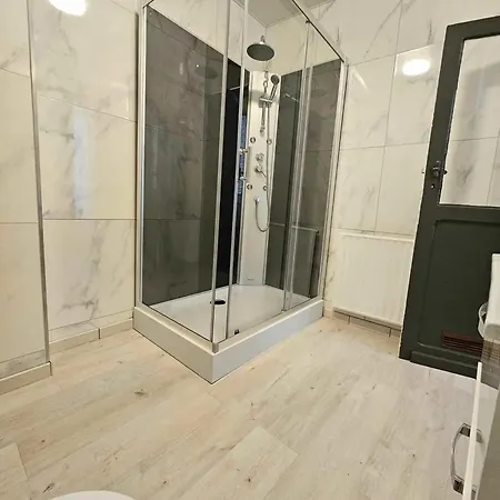 Charming Flat In The Heart Of 45 M² Parking Included. 公寓